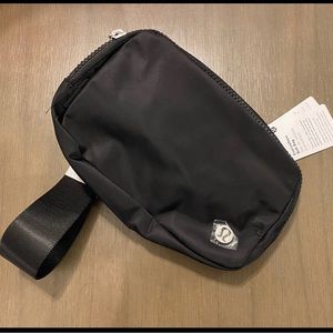 Lululemon Everywhere bag